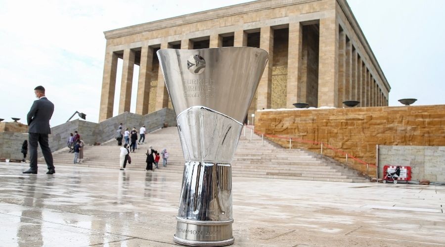 Euroleague ve Basketbol Süper Ligi şampiyonu Anadolu Efes, Anıtkabir'de