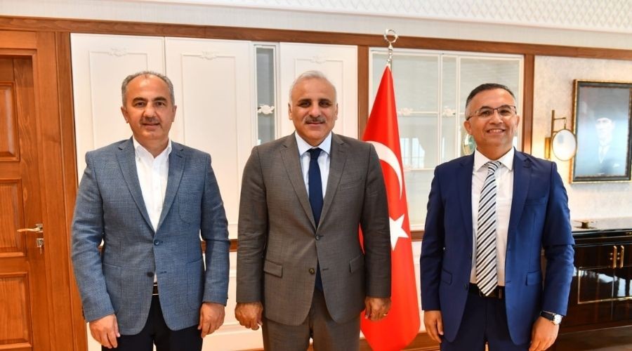 Rİze Valisi Çeber ve Belediye Başkanı Metin Büyükşehir’i ziyaret etti
