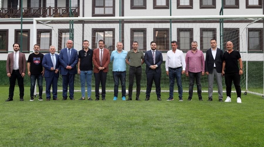 Bamsz Trkiye Partisi Genel Bakan Hseyin Batan  Hekimolu Trabzon FK kulbnne ziyaret
