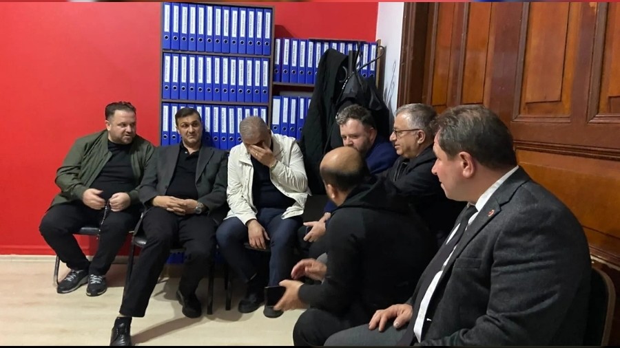 CHP Trabzon'da nöbet tutuyor...