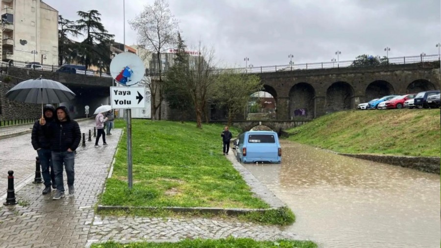 Trabzonda aralar su altnda kald