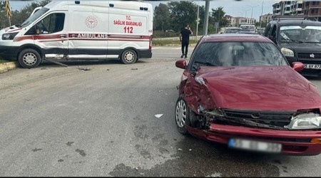 Samsun'da korkutan kaza! Ambulans ve otomobil arpt, 4 yaral