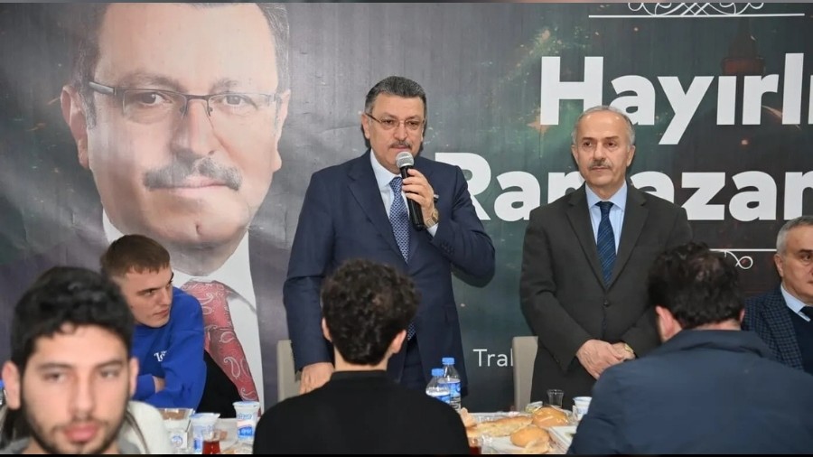 Ba�kan Gen� iftarda ��renciler ile bulu�tu