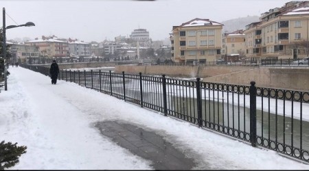 Bayburt'ta kar kalnl 30 santimetreyi grd