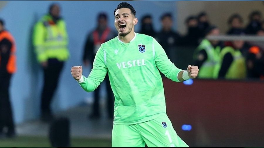 Trabzonspor'da Uurcan akr'a kfr edenler iin sert aklama