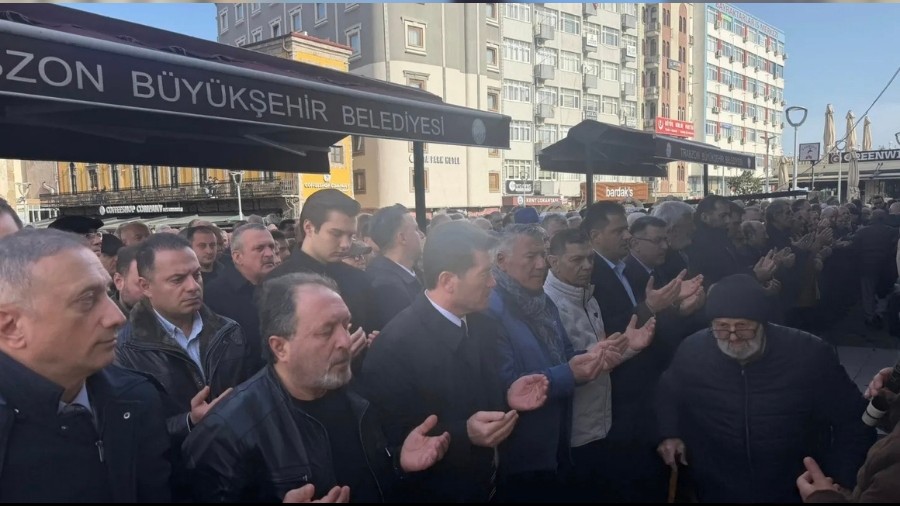 �zdemir Sayito�lu son yolculu�una u�urland�