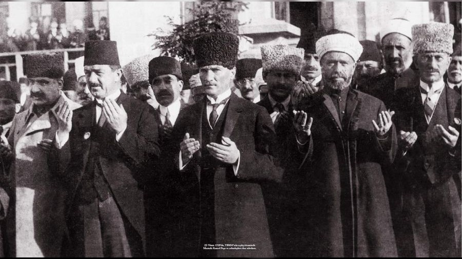  Atatrkn emri ile Kuran kurslar almtr