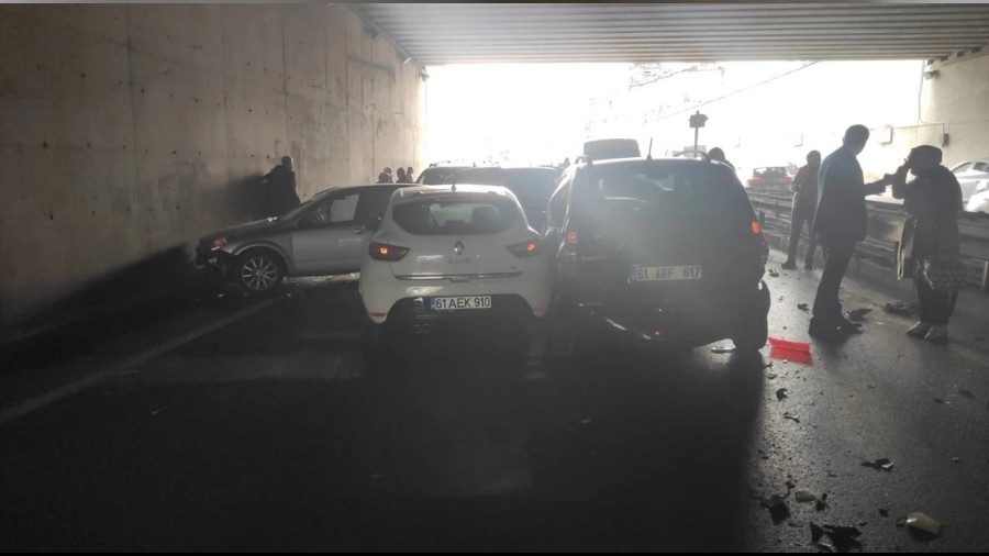 Trabzon'da biri renci servisi 25 ara birbirine girdi