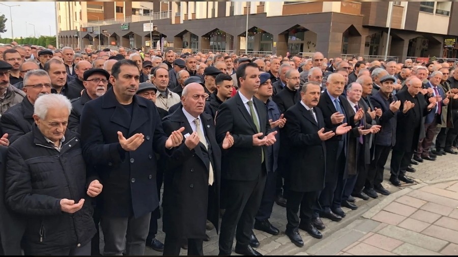 Ba�kan Erdem'in babas� son yolculu�una u�urland�!