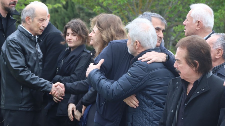 Efsane Bakan Mehmet Ali Ylmaz vefatnn 1. ylnda mezar banda dualarla anld