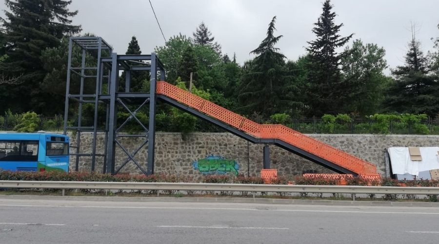 BÜYÜKŞEHİR ÜST GEÇİTLERE ASANSÖR YAPIYOR