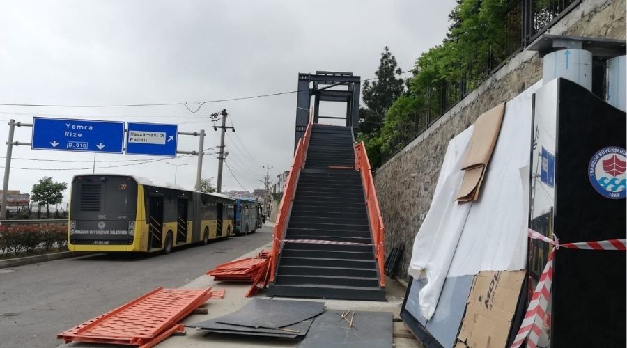 BÜYÜKŞEHİR ÜST GEÇİTLERE ASANSÖR YAPIYOR