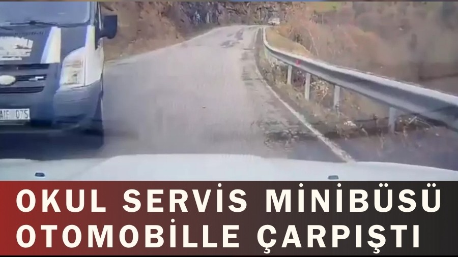 Okul Servis Minibüsü Otomobille Çarpıştı