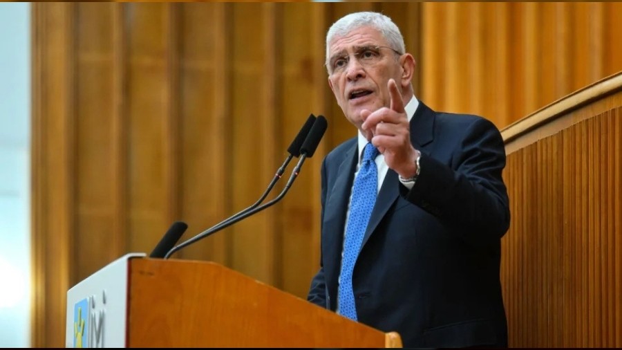 Dervi�o�lu: 'Sen T�rkiye'yi darbeyle mi tehdit ediyorsun?'