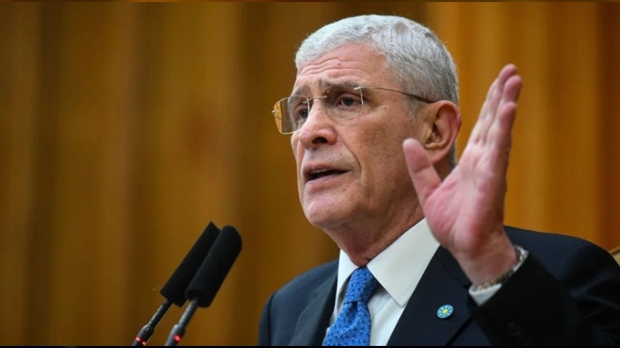 Dervi�o�lu: 'Sen T�rkiye'yi darbeyle mi tehdit ediyorsun?'