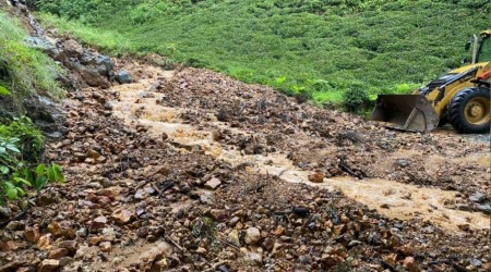 Rize'de iddetli ya heyelana neden oldu