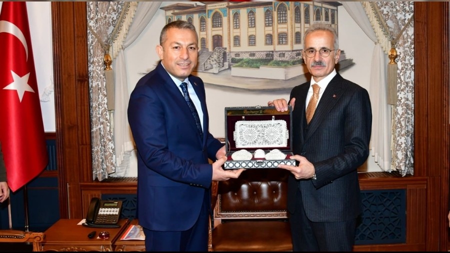 Ula�t�rma ve Altyap� Bakan� Uralo�lu�ndan Trabzon Valili�i�ne Ziyaret