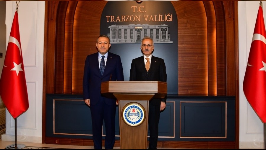 Ula�t�rma ve Altyap� Bakan� Uralo�lu�ndan Trabzon Valili�i�ne Ziyaret