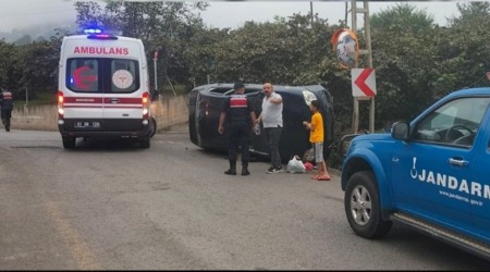 Trabzon'da yayla yolunda kaza! Duvara arparak takla att