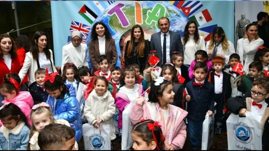 Trabzonda 23 Nisan Cokusu Sryor! ocuklar Doyasya Eleniyor