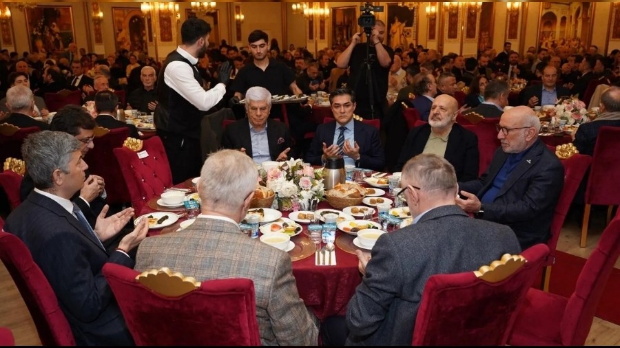 Siyaset, B�rokrasi ve �� D�nyas� Ayn� Sofrada!